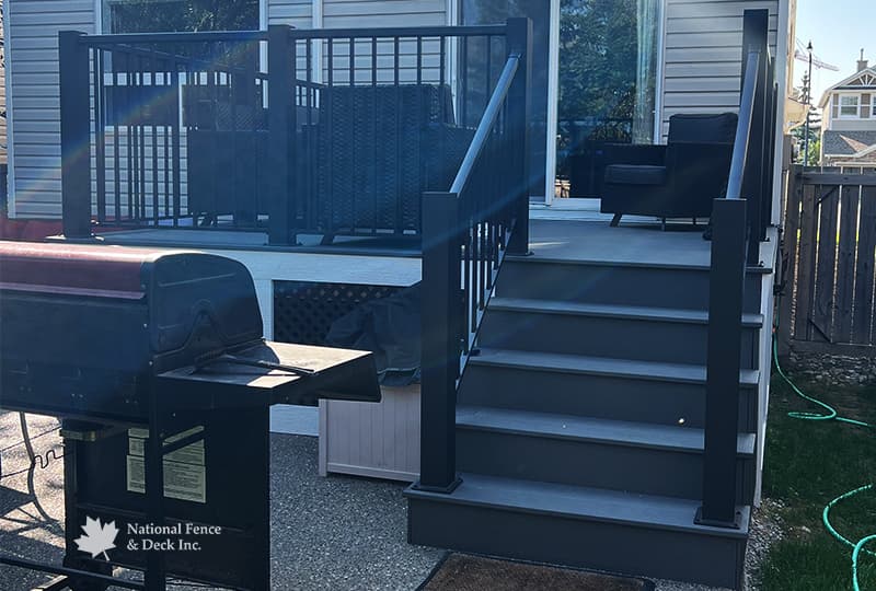 Trex Clam Shell deck with PVC lattice skirting and custom 4"x4" post railings.