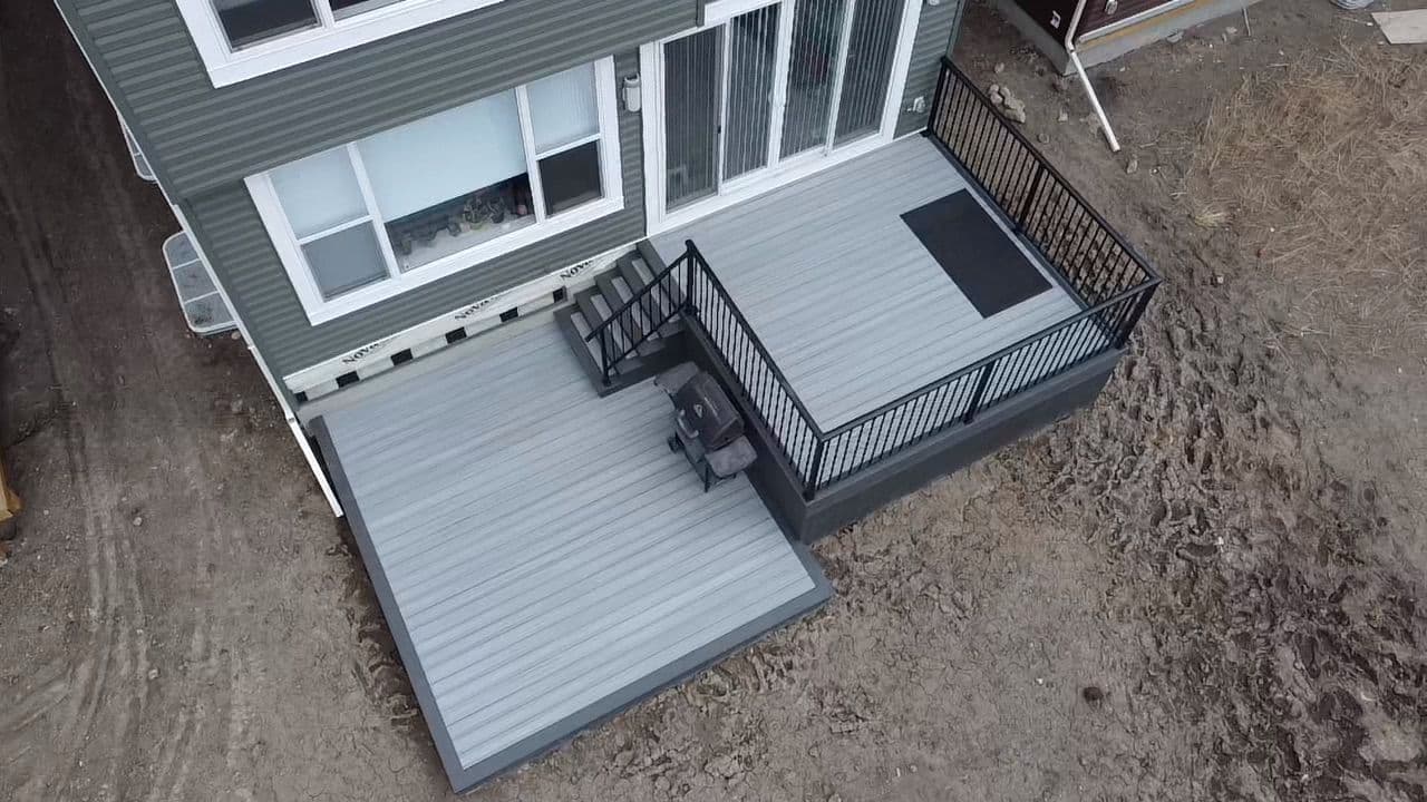 Trex clamshell deck