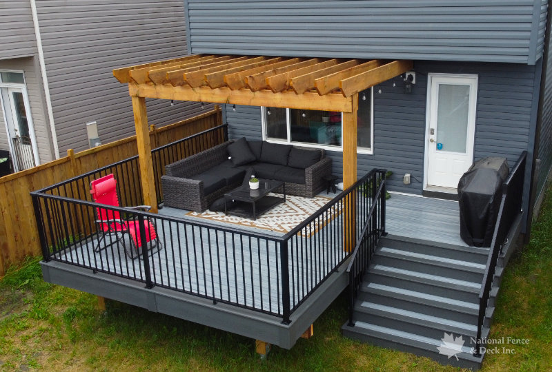 Foggy Wharf deck with Clam Shell fascia and picture framed border